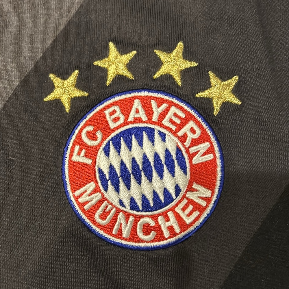 Adidas Boys Size Large FC Bayern Munchen Jersey - Picture 2 of 5